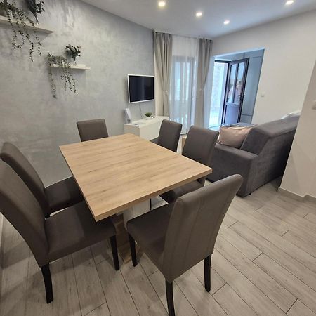 Apartment Rika Omiš Екстериор снимка