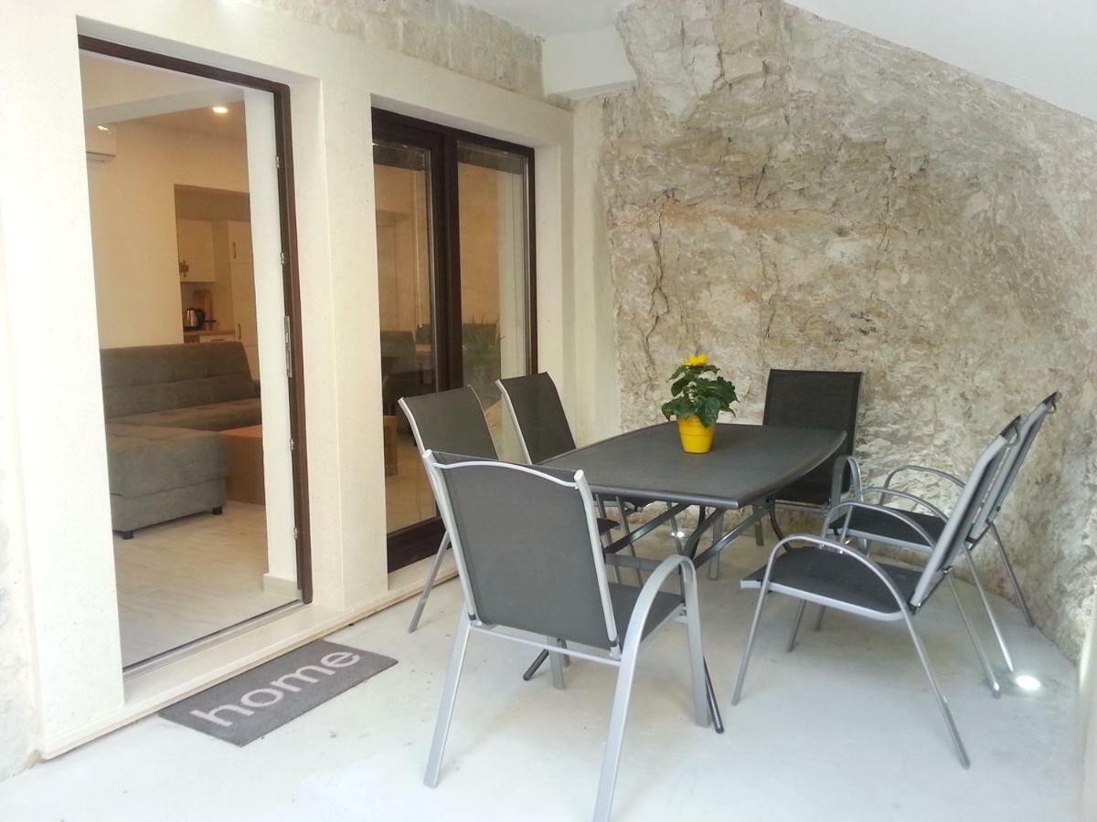 Apartment Rika Omiš Екстериор снимка
